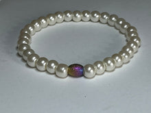 Load image into Gallery viewer, Glass Pearl bead bracelet
