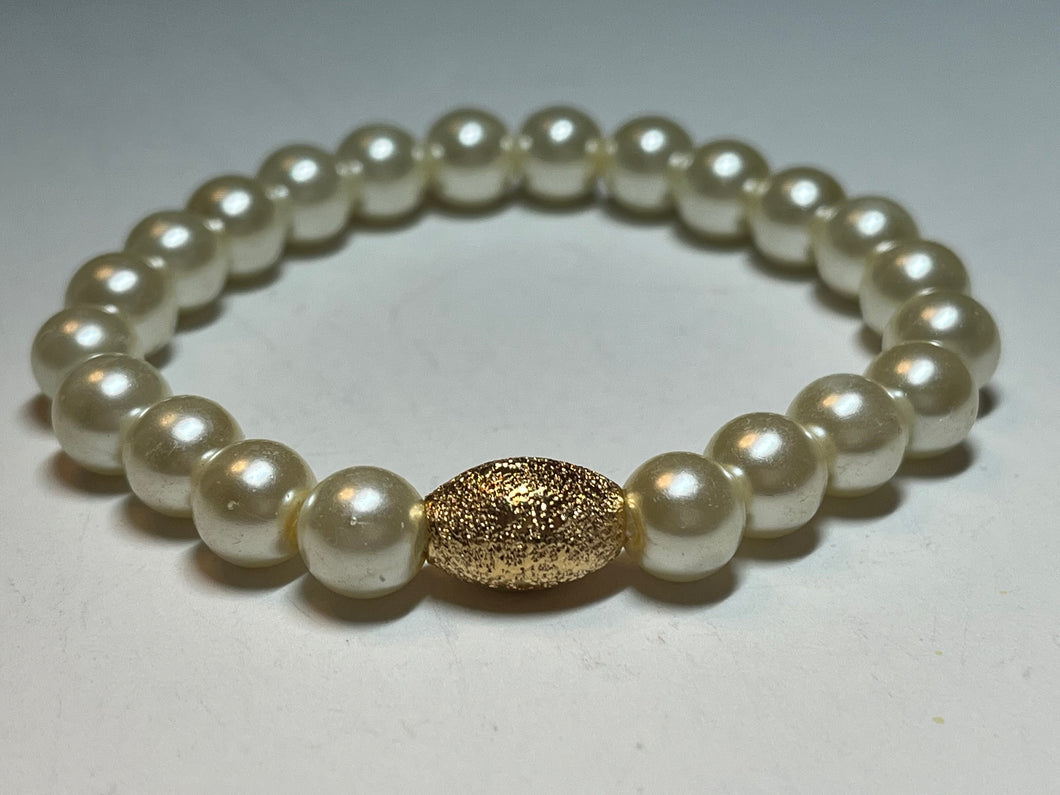 Glass Pearl bead bracelet with 18kt gold bead